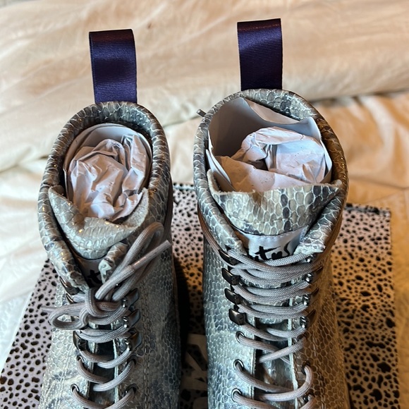 Snake embossed leather Boots NEW - Picture 5 of 10